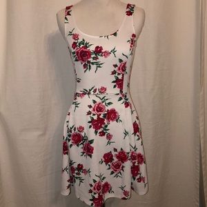 H&M jersey dress white with red roses size 6